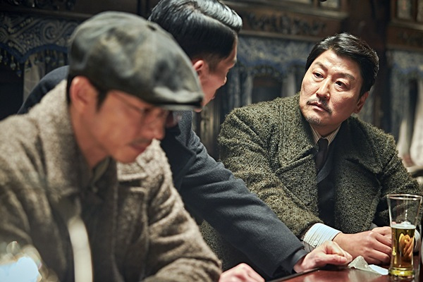 the-age-of-shadows-3