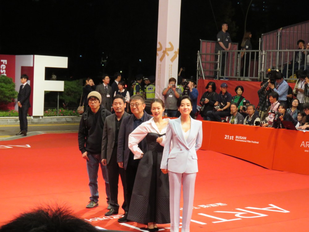 zhang-lu-and-the-cast-of-a-quiet-dream