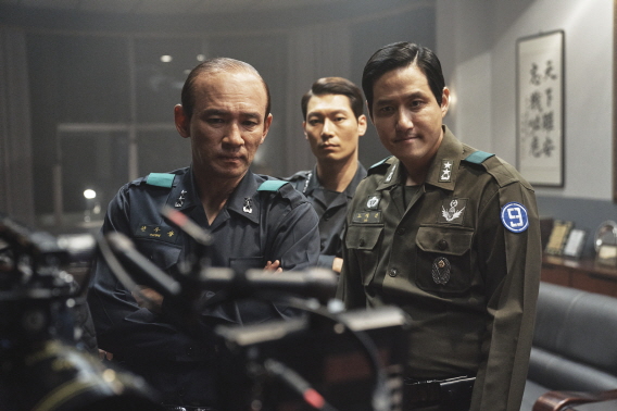 Hwang Jung-min and Park Hae-joon / Still from 12.12: The Day / Image courtesy of Plus M Entertainment
