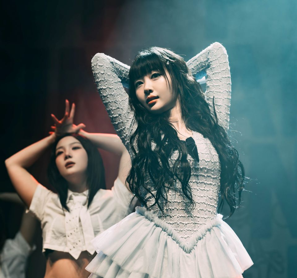 Yves: Embracing the Spotlight in Her First Solo Show in London ...