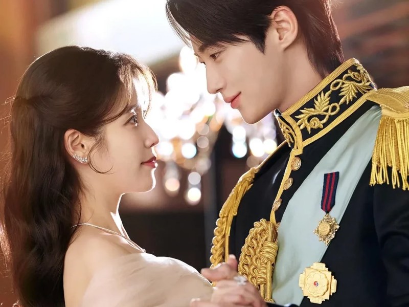 “Perfect Crown” Review: A Coffee Table Drama